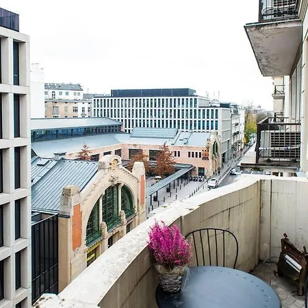 In Centre With Balcony, Facing Hala Koszyki 华沙
